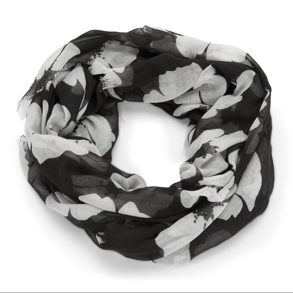 thirty-one White Poppy Avenue Scarf